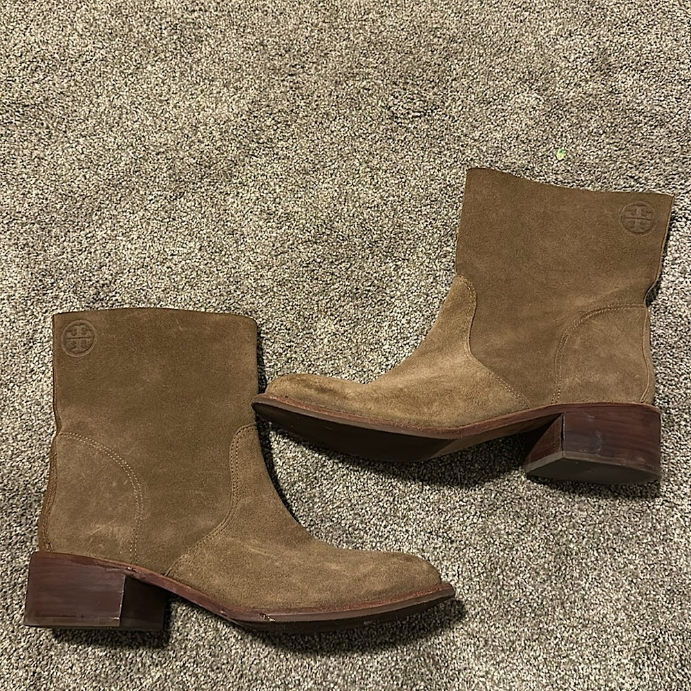 tory burch boots!!